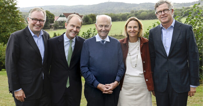 Unternehmer- und Stifterfamilie: Dr. Wolfgang Böllhoff (Mitte) und seine Kinder Christian, Michael, Marili und Wilhelm Böllhoff (v.l.n.r.).