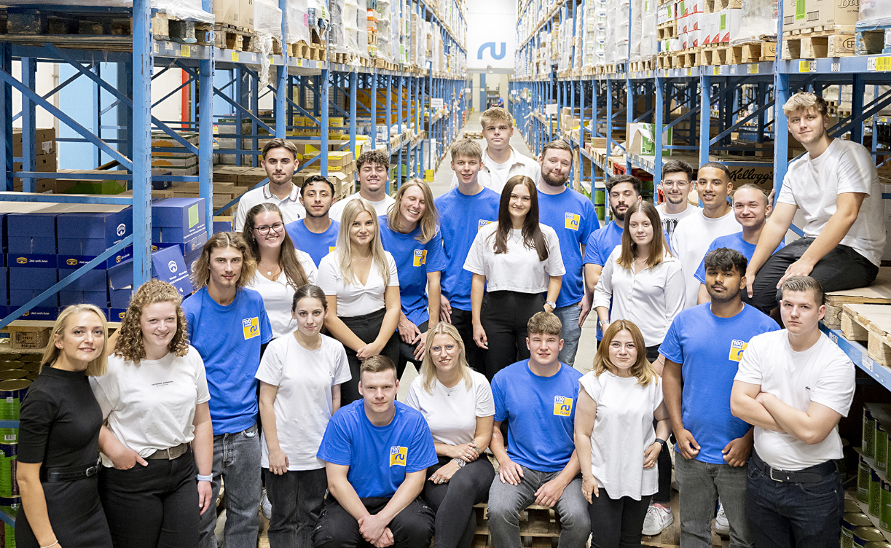 Lernen auf Wunsch auch per Handy-App: die Auszubildenden der Rullko Großeinkauf GmbH & Co. KG.