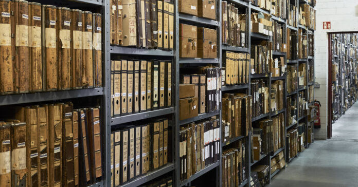 Aufarbeitung auf rund 6.000 Regalmeter voller Akten und Unterlagen: Das Historische Institut der Deutschen Bank beinhaltet auch das seit 1961 bestehende Archiv des Geldinstituts.