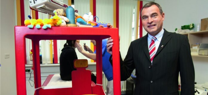 Gründer, Unternehmer, Stifter: Ralf Klenk an seinem neuen Wirkungsort, der Kinderklinik Heilbronn. Foto: Große Hilfe für kleine Helden