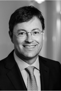 Dr. Philipp Gusinde, Geschäftsführer und Mitgesellschafter, ADCURAM Group Dr. Philipp Gusinde, Geschäftsführer und Mitgesellschafter, ADCURAM Group