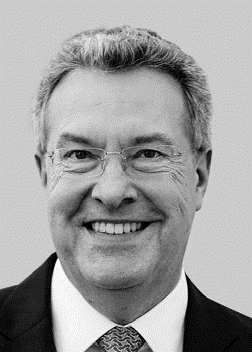 Dr. Rudolf Apenbrink ist Vorstand Private Banking und Asset Management bei HSBC Deutschland. Dr. Rudolf Apenbrink ist Vorstand Private Banking und Asset Management bei HSBC Deutschland.