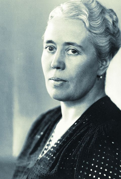 Käte Ahlmann erhielt 1960 das Große Bundesverdienstkreuz Käte Ahlmann erhielt 1960 das Große Bundesverdienstkreuz