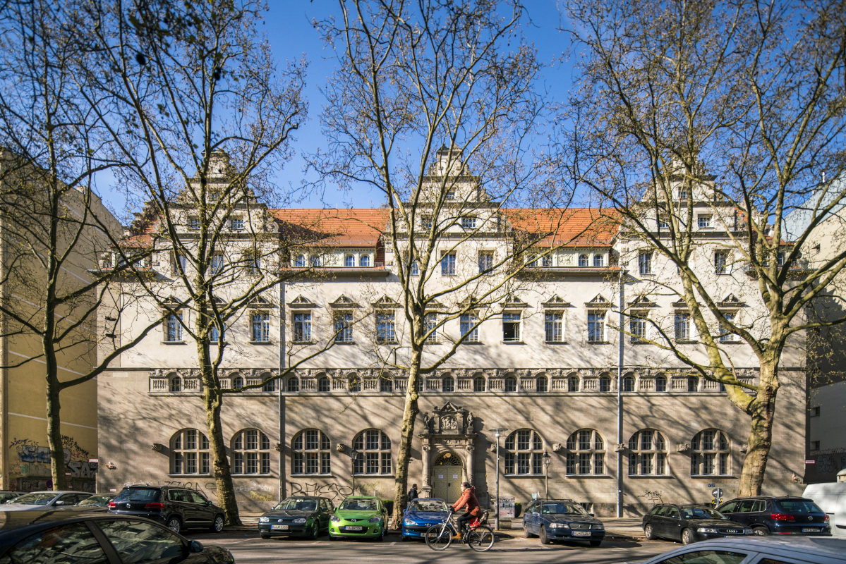 Der historische Gebäudekomplex in der Berliner Kastanienallee.