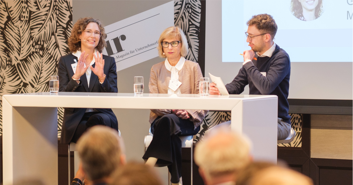 nsa Rücker (li.) und Susanne Puello bei den „wir-Tagen“ mit „wir“-Redakteur Johannes Sill. / Foto: Dirk Beichert BusinessPhoto
