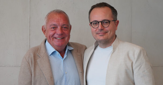 Hans Mosbacher übergibt die Gesellschaftsanteile an seinen Sohn und den aktuellen CEO von Stölting Sebastian Mosbacher. / Foto: Stölting