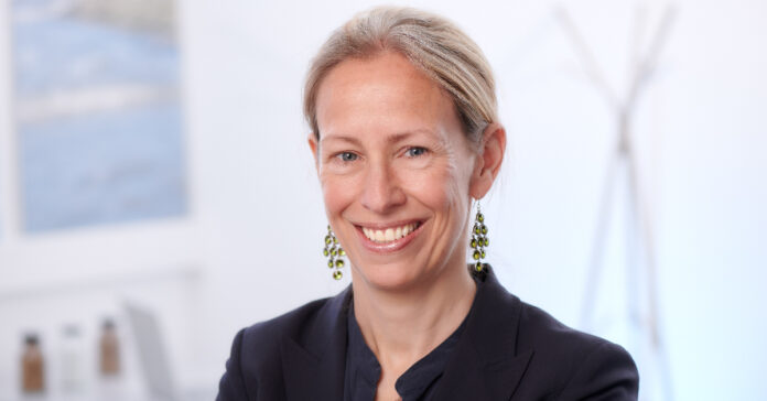 Mirja Gerlach war mit ihrem Vater jahrelang Teil des Führungsteams. Auch als der an Demenz erkrankte. / Foto: Münch Edelstahl