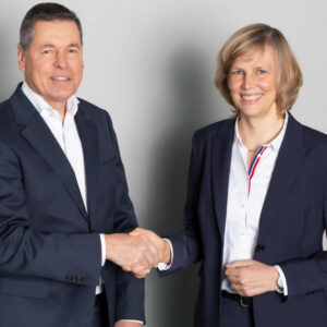 Übergabe mit Handschlag bei der GKD – Gebr. Kufferath AG: Markus Kosel (Bild links) übergibt den CFO-Posten an Ilonka von Bodman (Bild rechts).